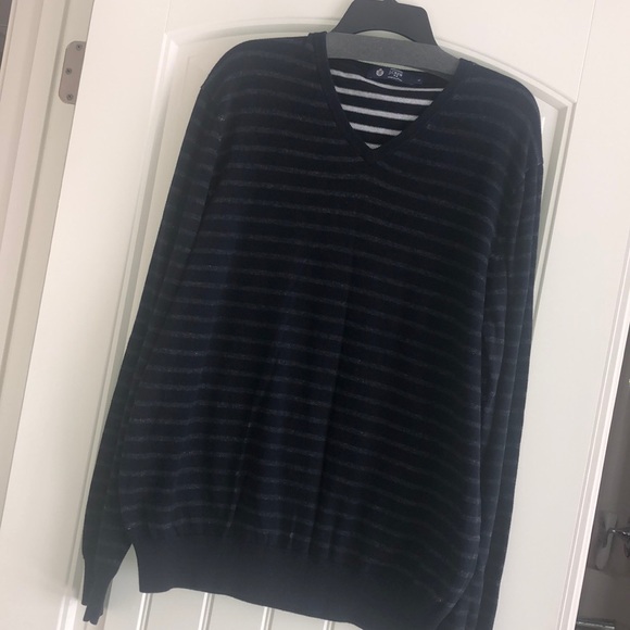 J.Crew men’s striped v-neck sweater - Picture 4 of 4